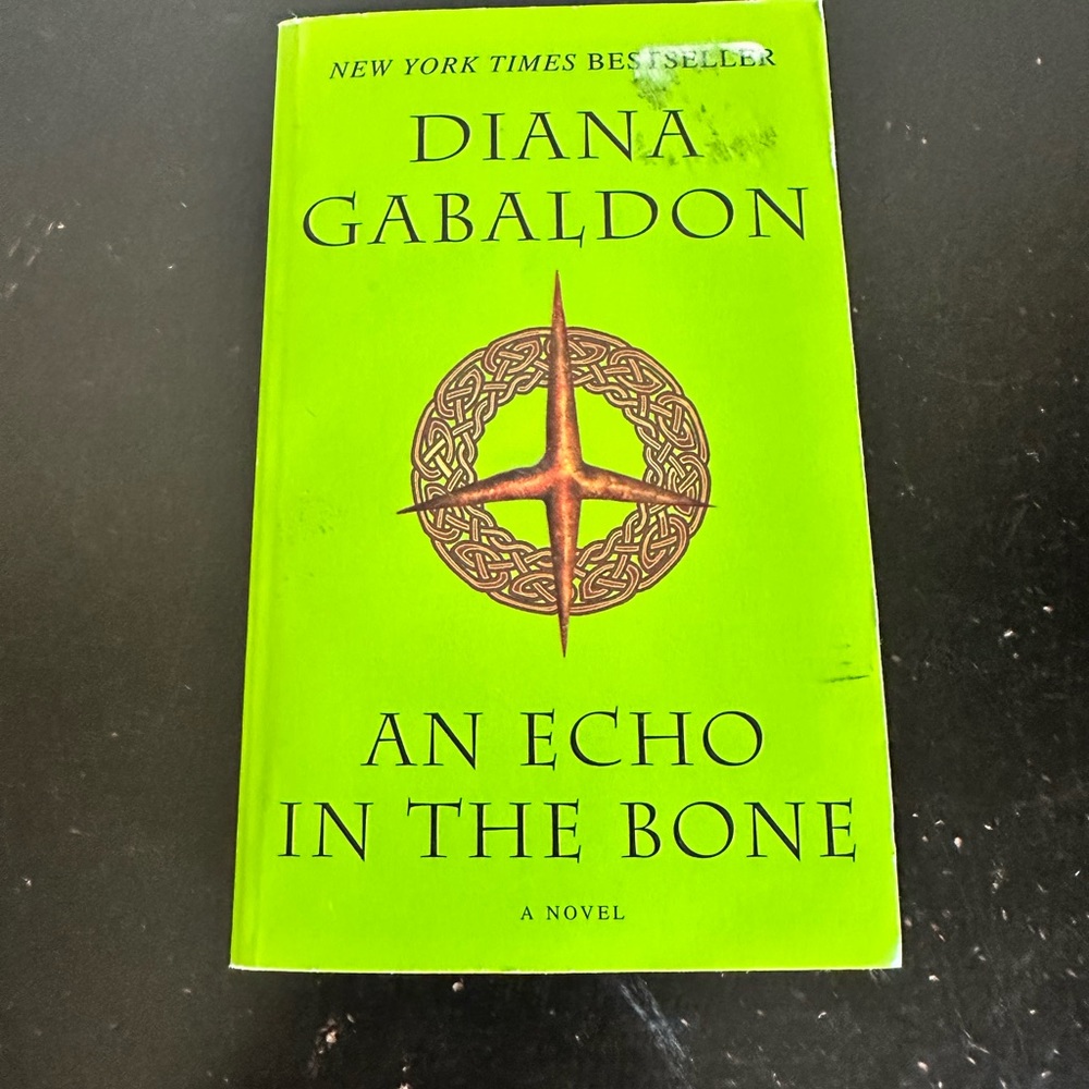 An Echo in the Bone Outlander Series by Diana Gabaldon Small Paperback Book